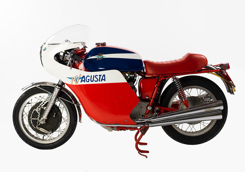 Illustration for article titled Vacant NYC Store Turned Into A Treasure Trove Of Beautiful Motorcycles